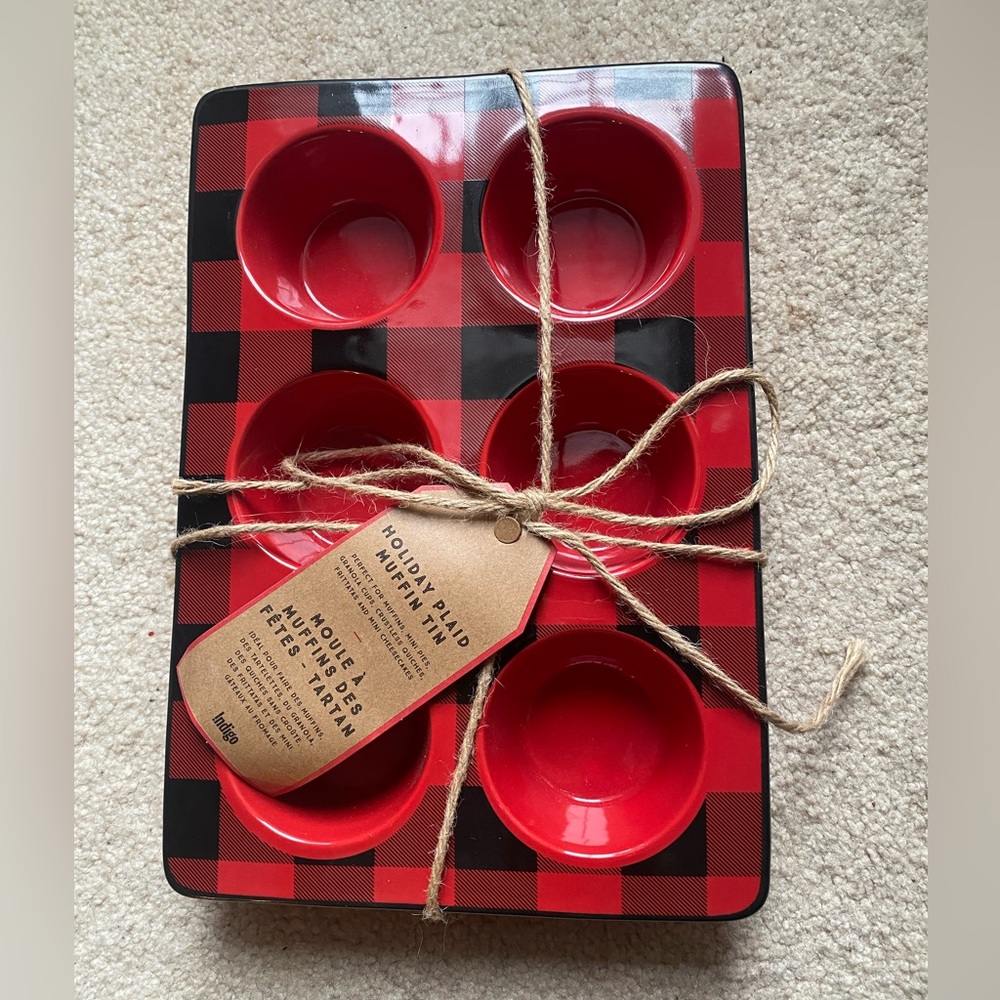 Ceramic muffin pan from Indigo, NWT